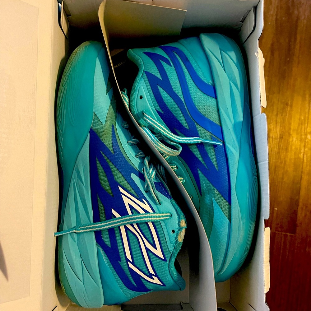 MB.02 rookie of the year Melo basketball shoes